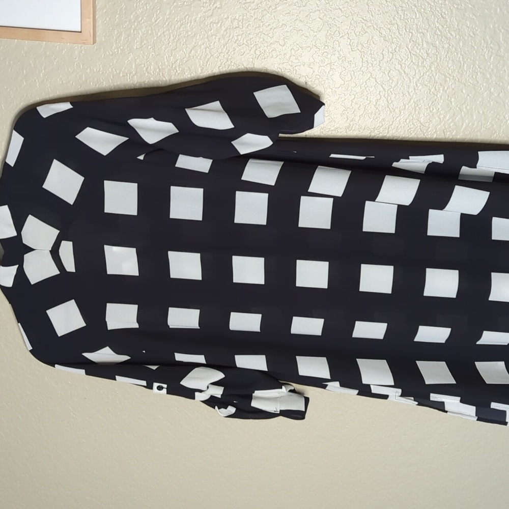 NWOT Alfani Sheer Collared VNeck Button Front in Black/White Check - Picture 2 of 5